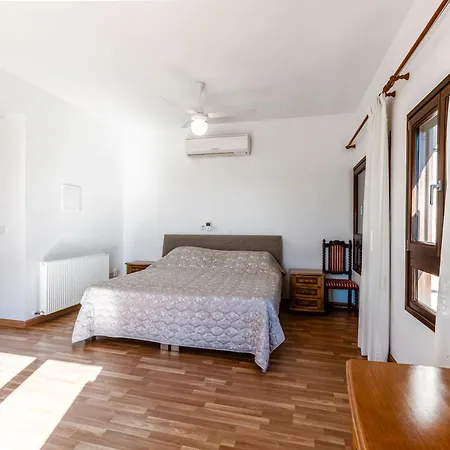 Willa Mountain/sea View 6 Bedroom In Chirokitia