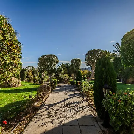 Mountain/sea View 6 Bedroom In Chirokitia Villa *