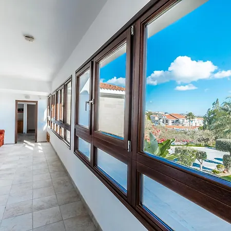 Mountain/sea View 6 Bedroom In Chirokitia Villa *