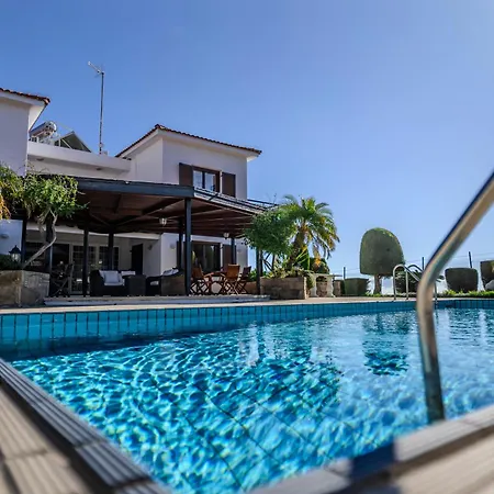 Mountain/sea View 6 Bedroom In Chirokitia Villa *