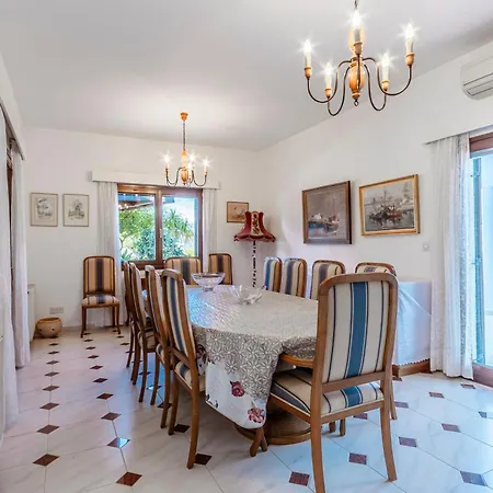 Mountain/sea View 6 Bedroom In Chirokitia Lárnaka